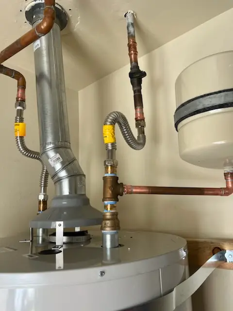 Water heater installation and plumbing repair in North Evanston